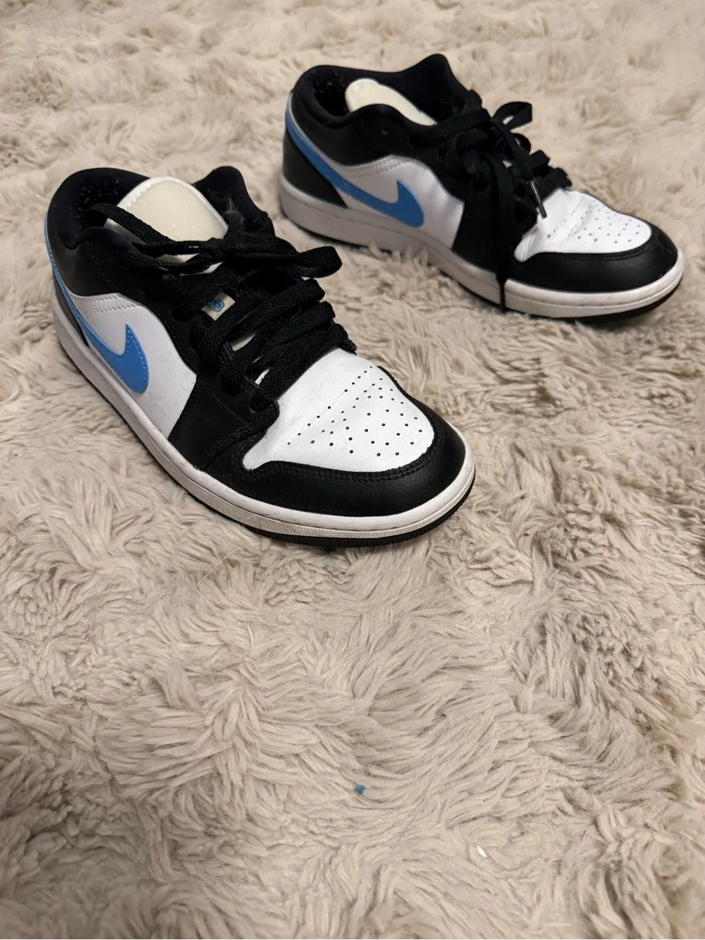 Wmns Air Jordan 1 Low 'Black University Blue - Picture 1 of 3